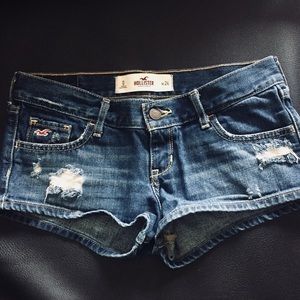 HOLLISTER DISTRESSED BOOTY SHORTS